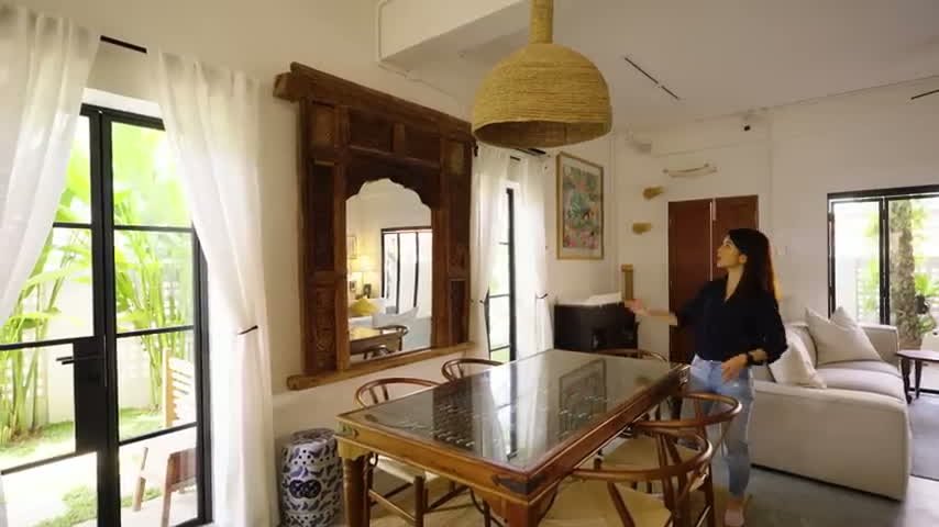 Inside A Couple's 1950s Colonial...